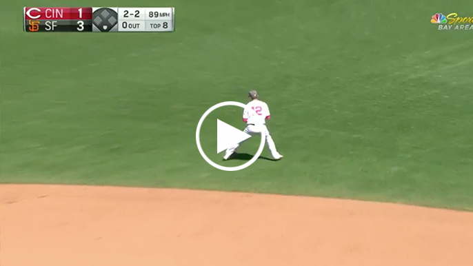 Joe Panik flashes gold glove with spinning pick and throw to first