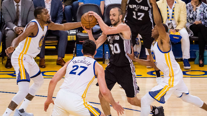 Warriors roar back from 25 down, win Game 1 113-111 over Spurs