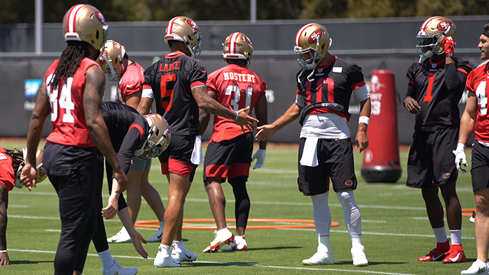 49ers special guest observes practice from afar