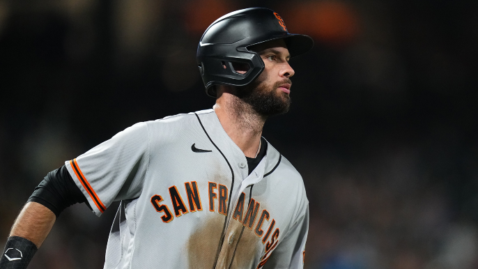 Giants' Brandon Belt accepts qualifying offer to return in 2022